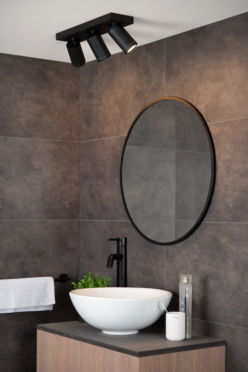 Lucide Taylor LED Deckenstrahler für Badezimmer, 3x5W GU10 dim to warm 2200K-3000K, IP44, Sand Schwarz