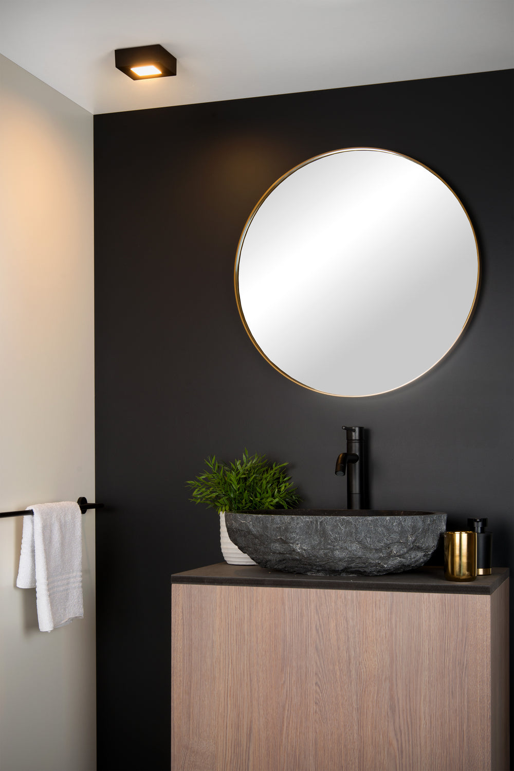 Lucide BRICE lámpara de techo LED para baño, regulable 8W 3000K, IP44, acabado cuadrado negro