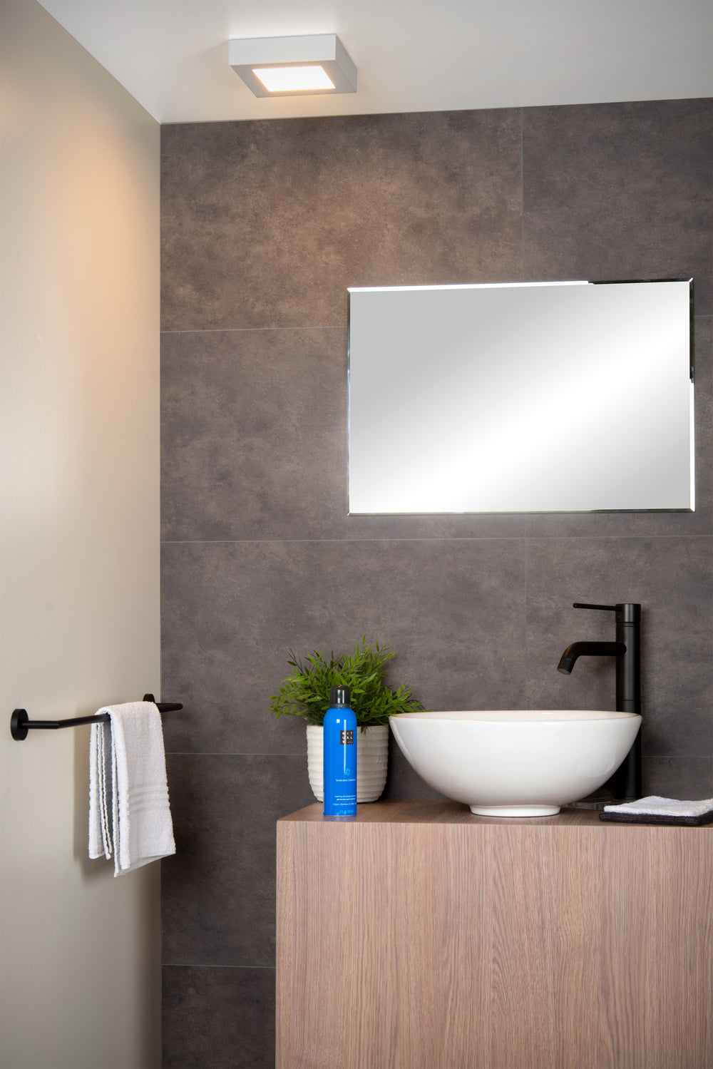 Lucide BRICE LED Badezimmer-Deckenleuchte, dimmbar 15W 3000K, IP44, quadratisch Mattweiß