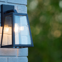 Lucide MATSLOT væglampe indendørs udendørs, E27 fatning, maks. 60W, IP23, Mat sort metal trapezdesign