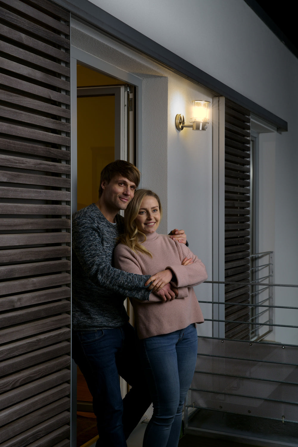 Ledvance ENDURA Classic Post Sensor Up E27 applique murale d'extérieur en acier inoxydable IP44 avec détecteur de mouvement et de lumière