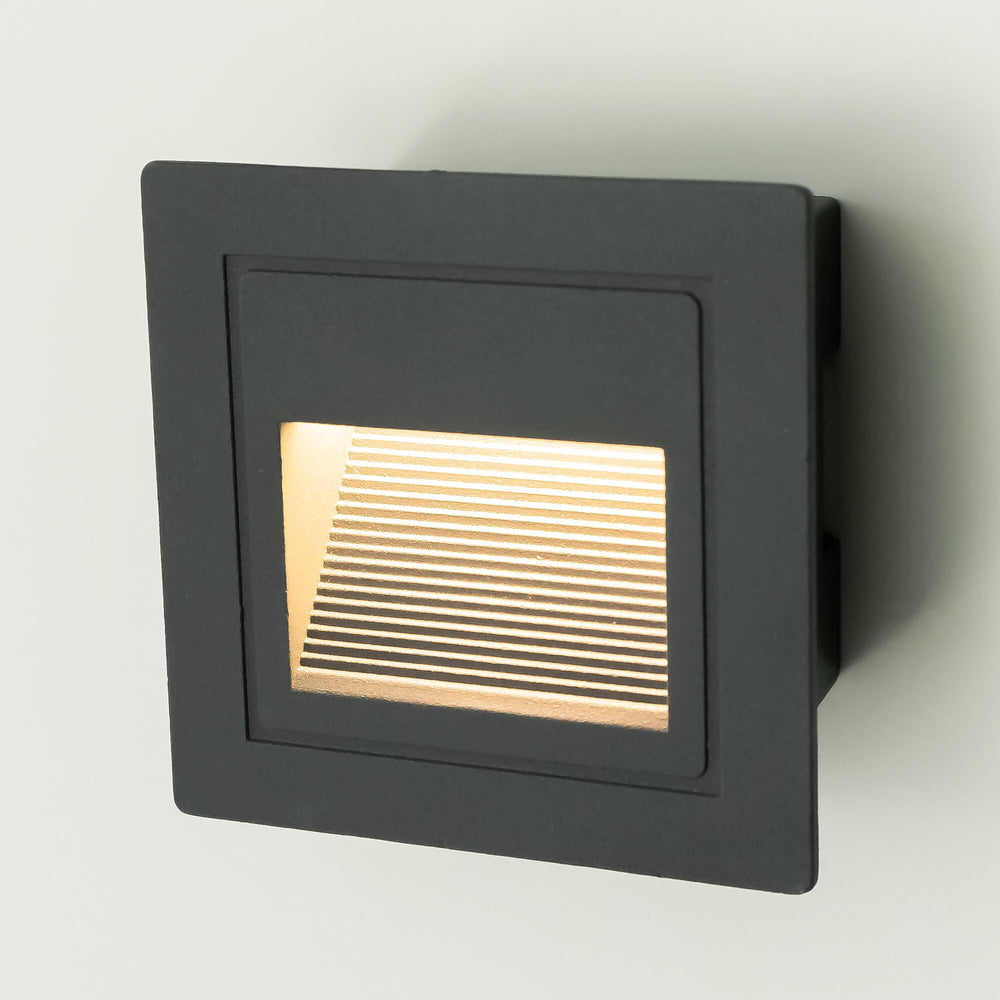 Luz LED para escaleras Modee, 5W 390 lúmenes, 4000K Blanco Neutro, IP65, diseño compacto de 84x50x84mm