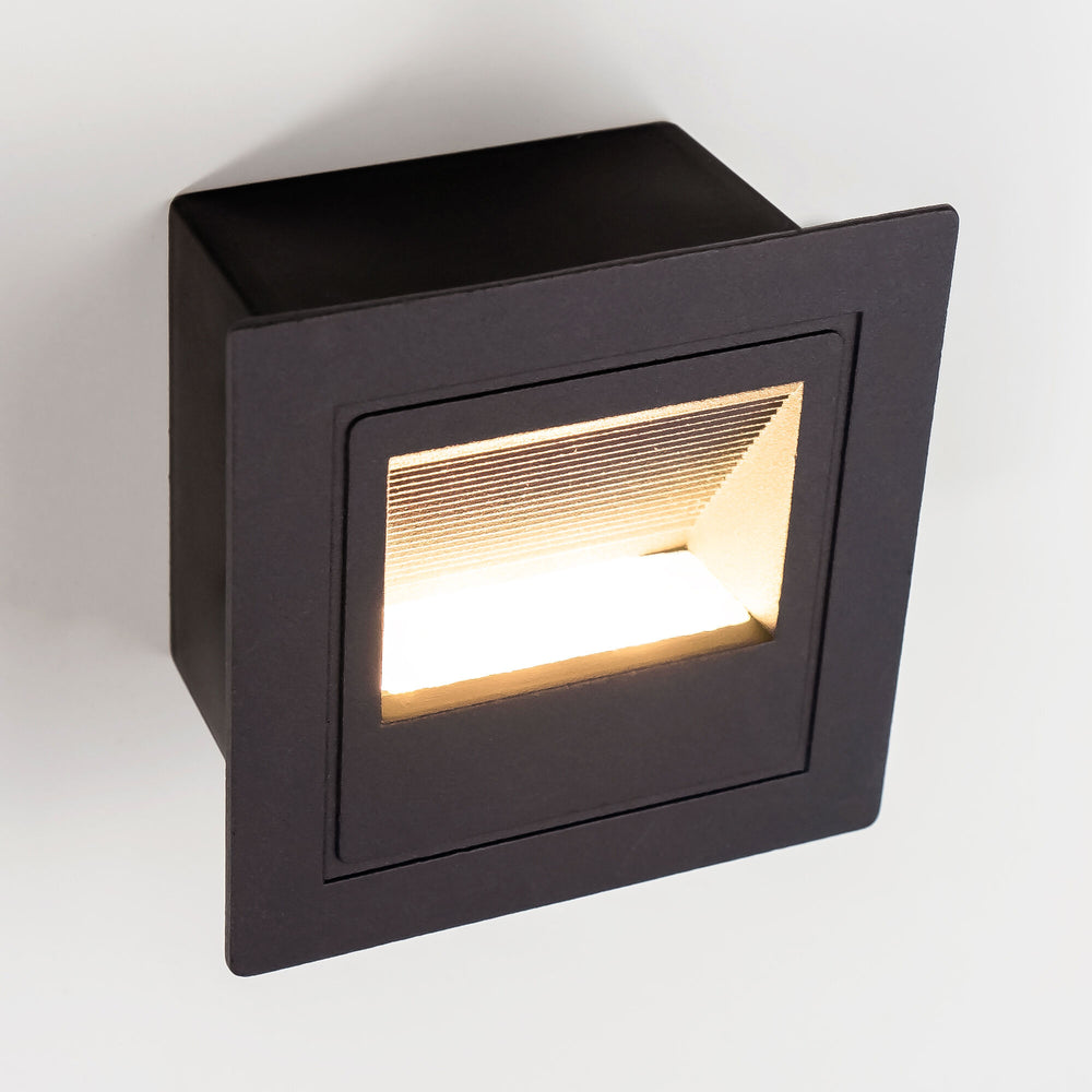 Luz LED para escaleras Modee, 5W 390 lúmenes, 4000K Blanco Neutro, IP65, diseño compacto de 84x50x84mm