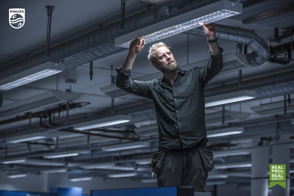 Philips CorePro LEDtube 1200mm 15.5W 6500K T8 G13 Kaltweiß 1800 Lumen mattes Glas nicht dimmbar