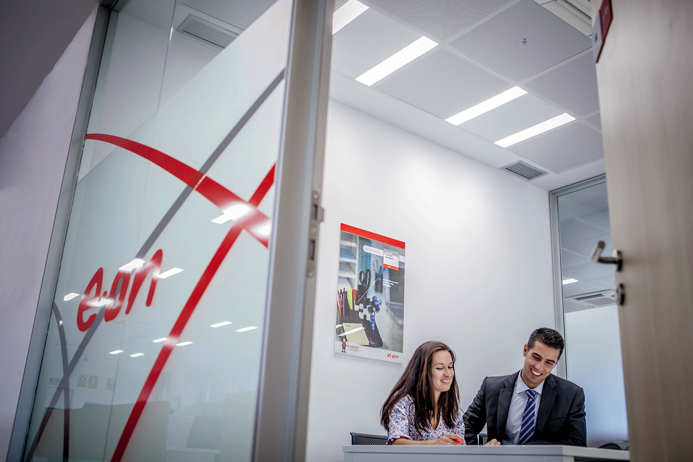 Philips CoreLine RC136B Panneau LED 31W 4000K 3100-4300 lumens gradable DALI 597x597mm Blanc IP20/IP44